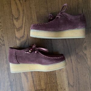 Clarks Women's Wallacraft Bee Suede Shoes in Burgundy